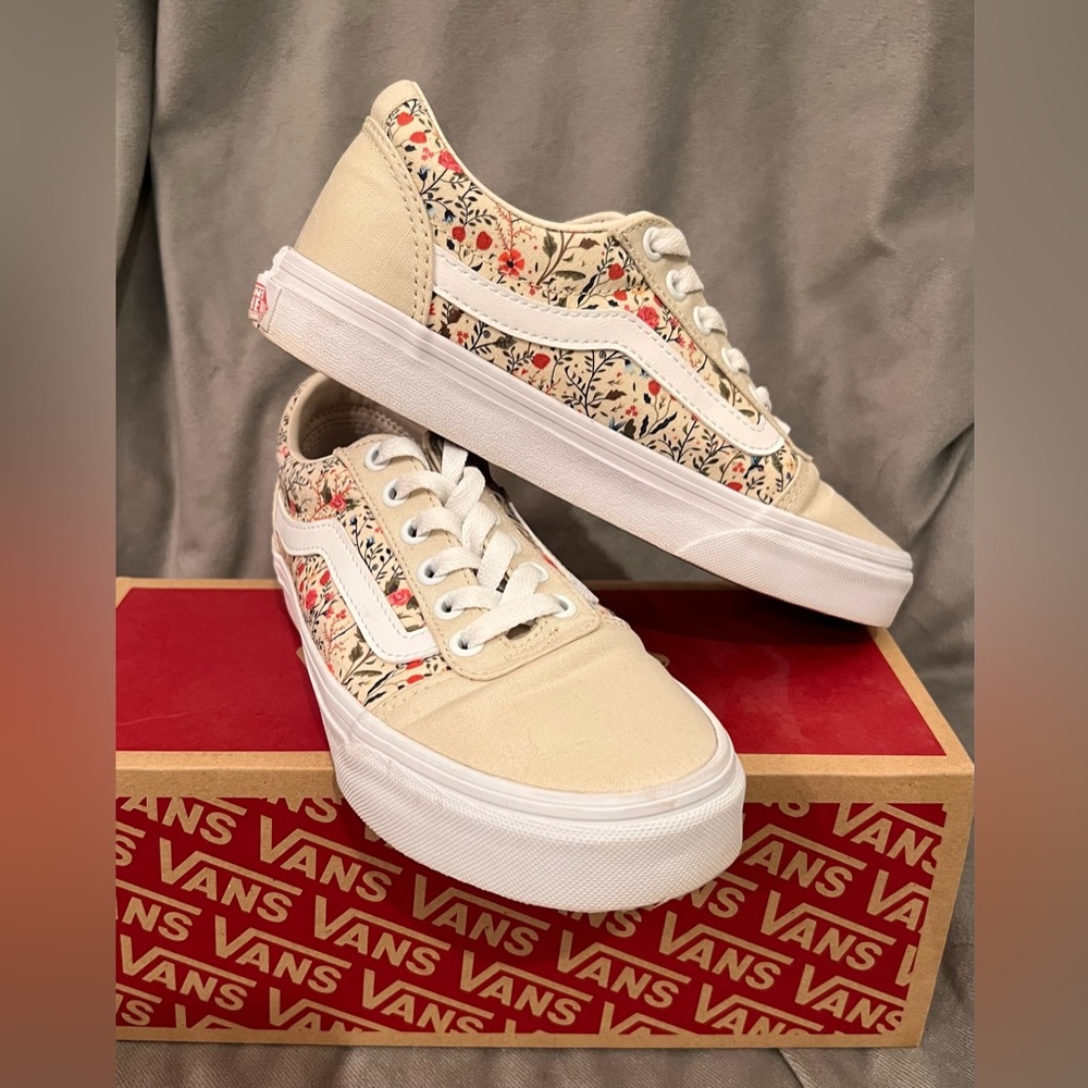 Vans Women's Ditzy Floral Sneakers